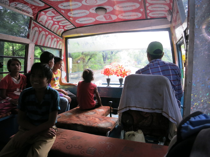 The bus to the museum school -img_1111_670